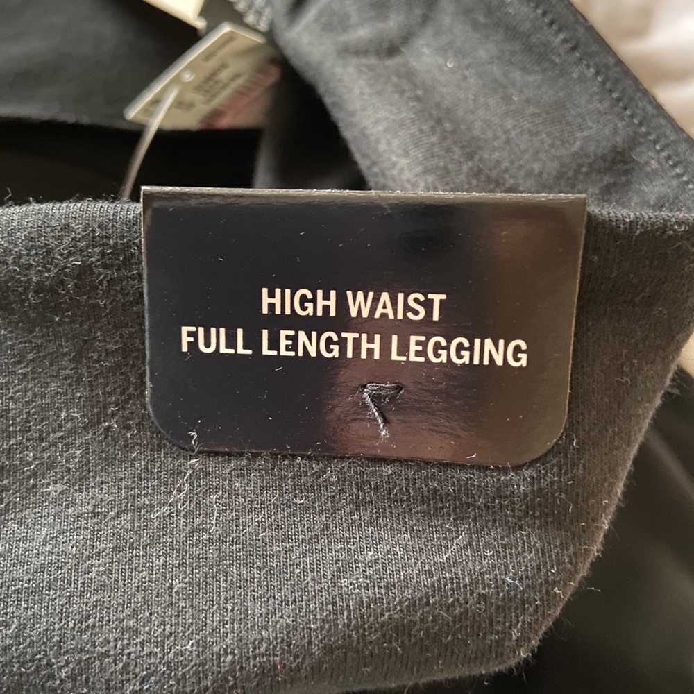 SOLD ❌Victorias Secret PINK Leggings! NWOT! - Picture 3 of 5